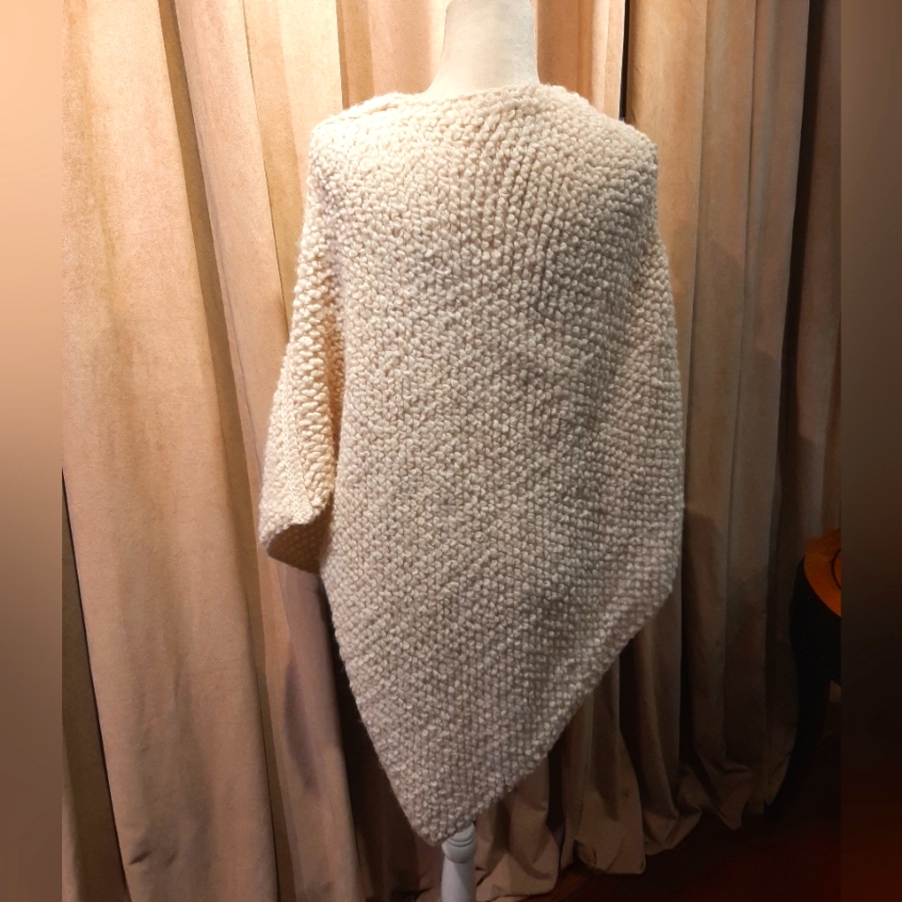 Cocogio Knit Poncho - Picture 4 of 10